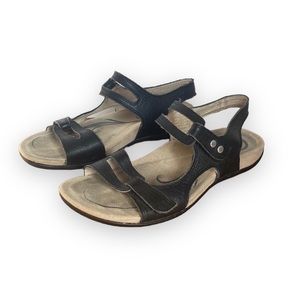 Abeo Crescent Sandals